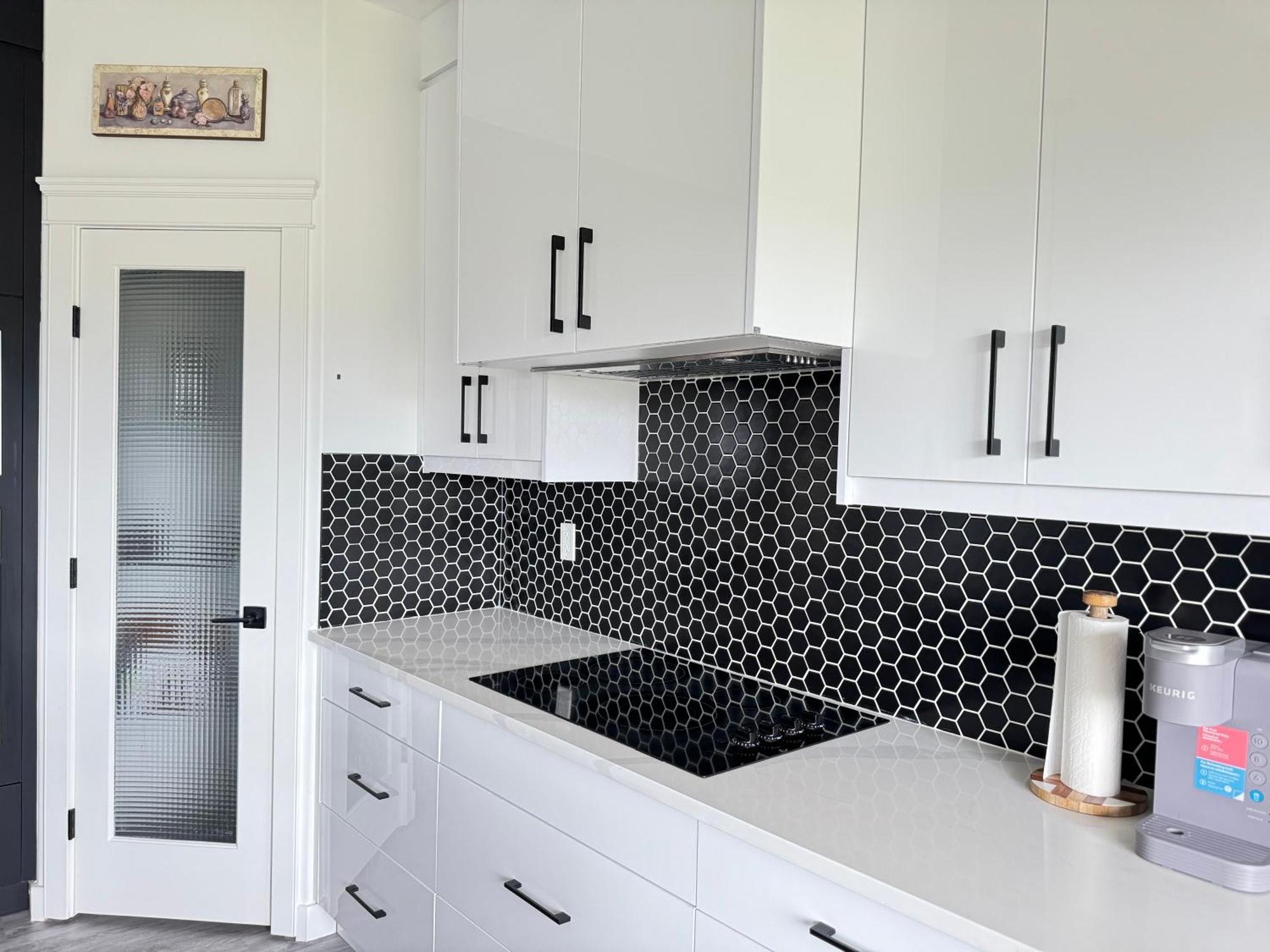 Luxury Lakeview Home - 2500Sqft Of Private Space With 5 Beds, 4 Bath, 2 Living Rooms, Kitchen, Ac, Jacuzzi, 18-Min To Airport, 20-Min To Downtown, 80-Min To Banff YYC Dış mekan fotoğraf