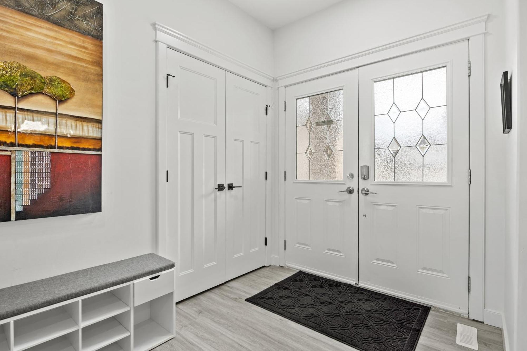 Luxury Lakeview Home - 2500Sqft Of Private Space With 5 Beds, 4 Bath, 2 Living Rooms, Kitchen, Ac, Jacuzzi, 18-Min To Airport, 20-Min To Downtown, 80-Min To Banff YYC Dış mekan fotoğraf