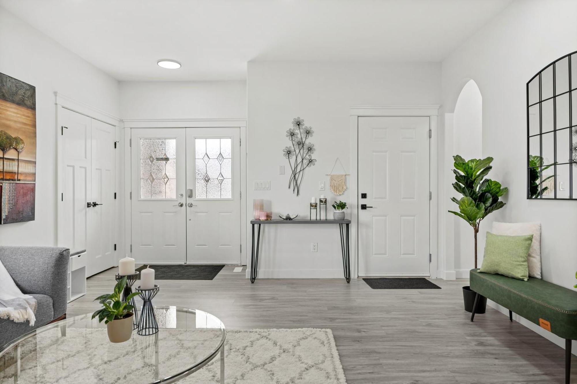 Luxury Lakeview Home - 2500Sqft Of Private Space With 5 Beds, 4 Bath, 2 Living Rooms, Kitchen, Ac, Jacuzzi, 18-Min To Airport, 20-Min To Downtown, 80-Min To Banff YYC Dış mekan fotoğraf