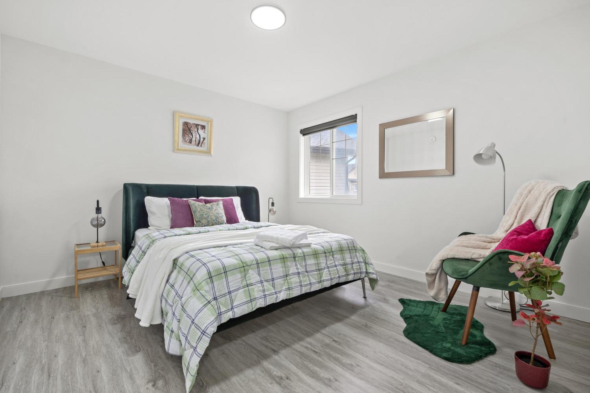 Luxury Lakeview Home - 2500Sqft Of Private Space With 5 Beds, 4 Bath, 2 Living Rooms, Kitchen, Ac, Jacuzzi, 18-Min To Airport, 20-Min To Downtown, 80-Min To Banff YYC Dış mekan fotoğraf