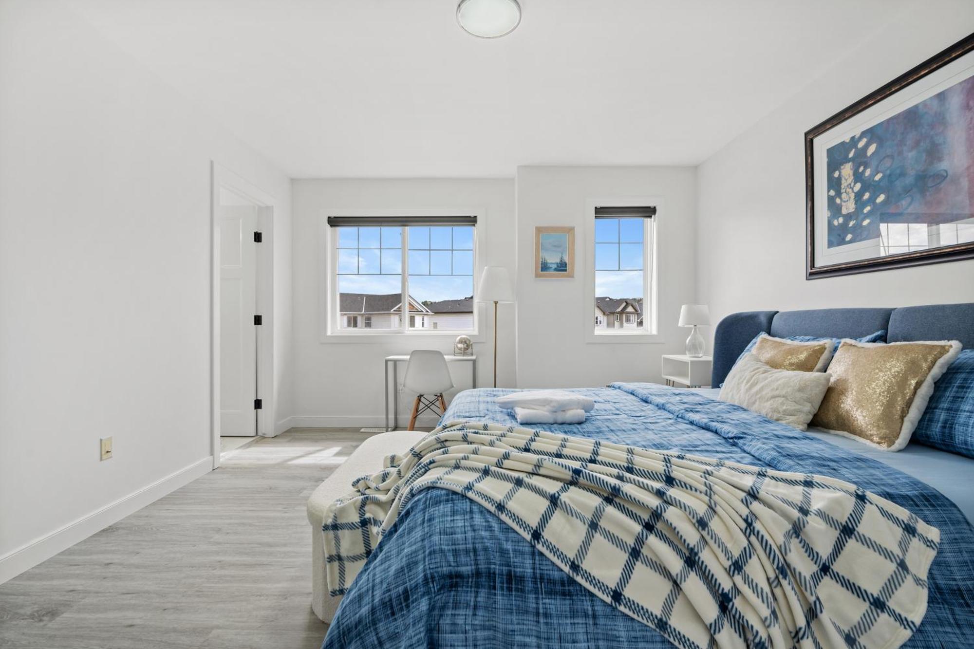 Luxury Lakeview Home - 2500Sqft Of Private Space With 5 Beds, 4 Bath, 2 Living Rooms, Kitchen, Ac, Jacuzzi, 18-Min To Airport, 20-Min To Downtown, 80-Min To Banff YYC Dış mekan fotoğraf